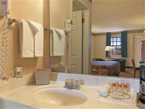 Days Inn by Wyndham Brownsville image 6