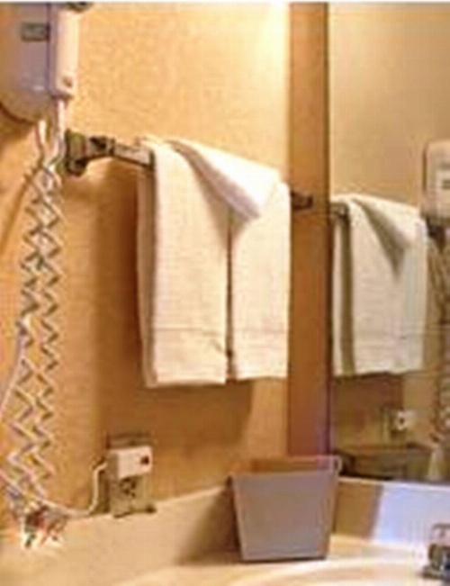 Days Inn by Wyndham Brownsville image 9